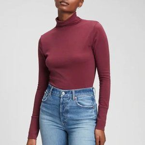 NWT GAP Featherweight Funnel-Neck T-Shirt in Red Burgundy Medium
